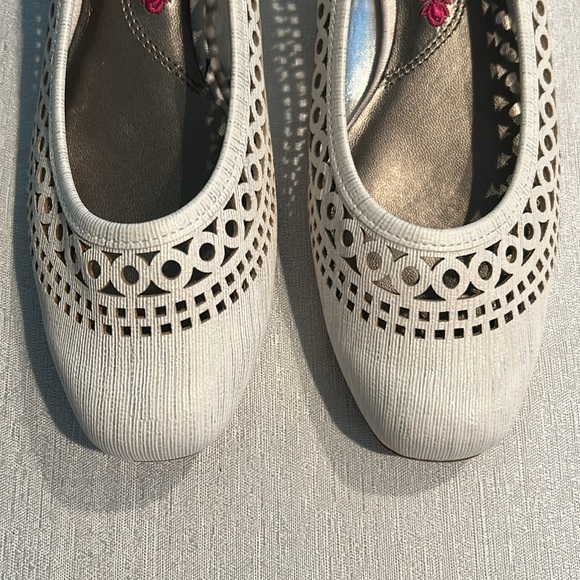Ros Hommerson ‘Tina’ Flat Slip On Shoes w/ Hole Amazing quality Size 8 Like new - Picture 5 of 15